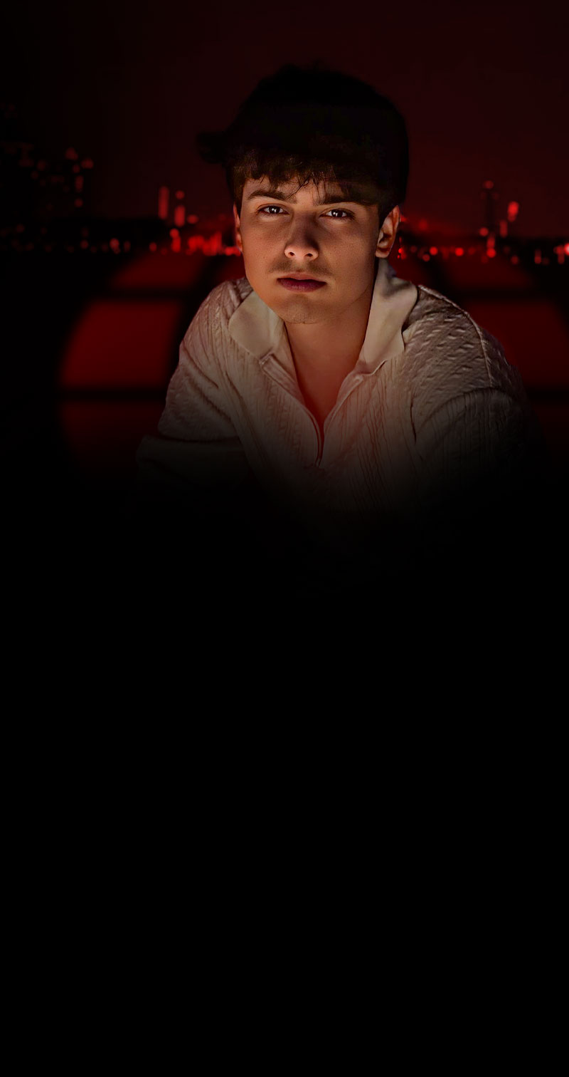 Foto do mentor em fundo vermelho